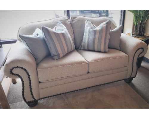 Bexley Loveseat